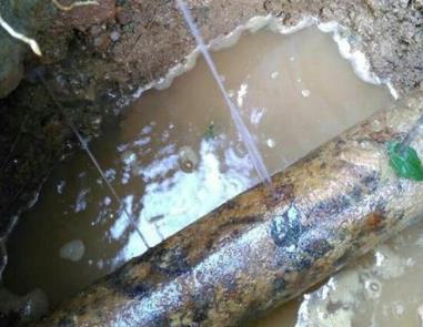 淅川楼顶渗水维修公司分享下地暖漏水的原因及检测方法。